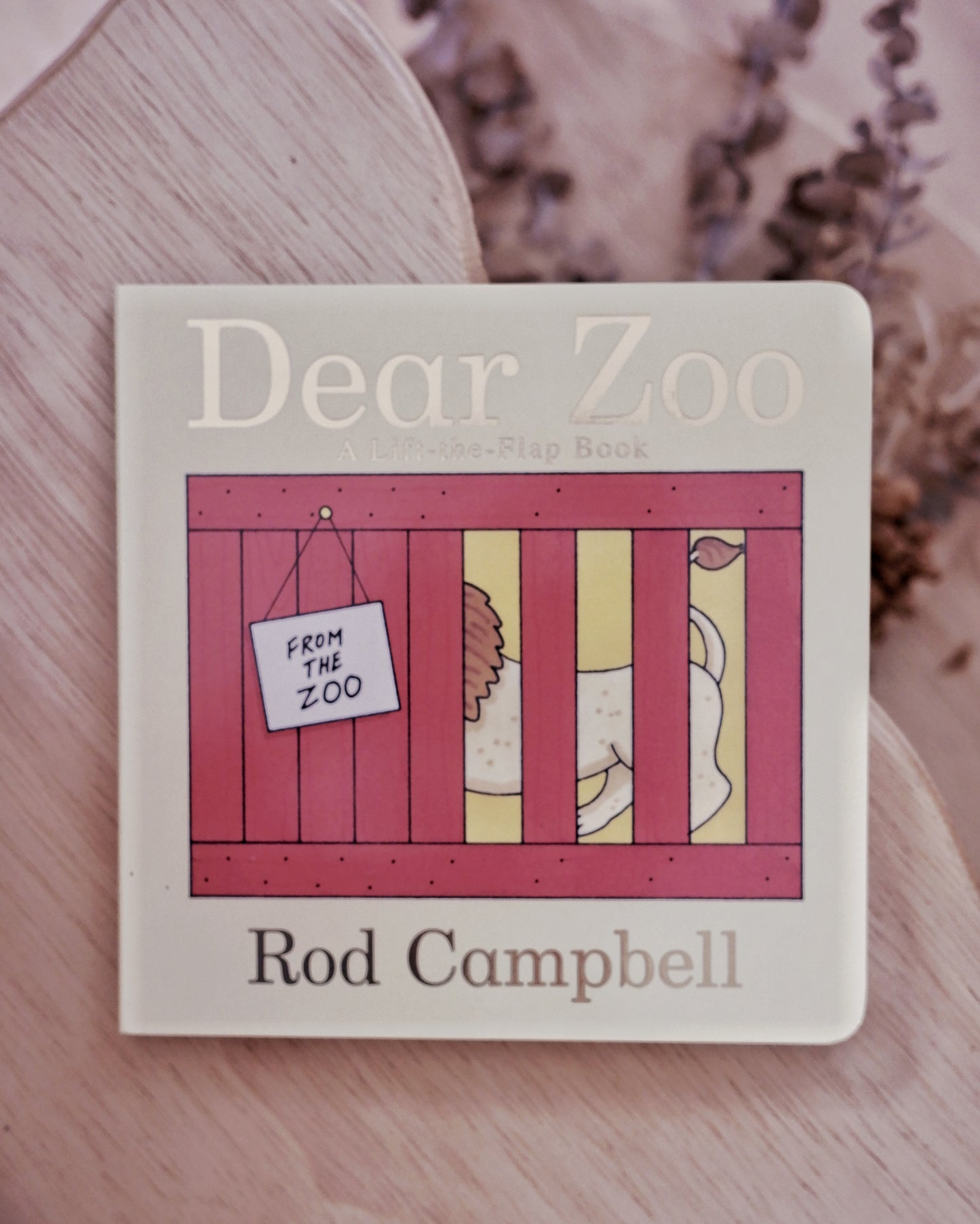 Dear Zoo: A-Lift-the-Flap Book